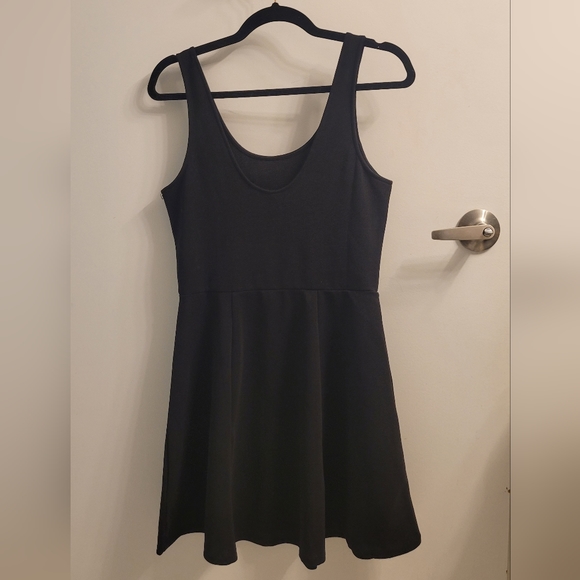 Black mini dress; size 8 - Picture 2 of 4